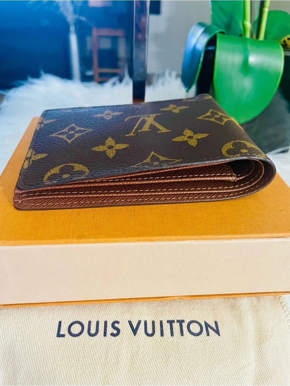 Louis Vuitton Monogram Canvas Wallet unisex
